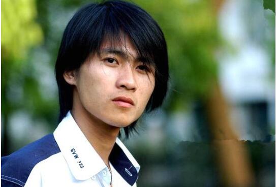 何超盈女儿荷包蛋图片 女儿大名辛千觅竟是来自这首诗_英亚官网(图1) 英亚官网