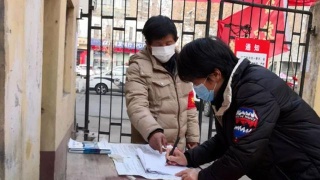 这张56岁的女星脸上,写满了男人最爱的风情与性感:英亚官方网站(图2) 英亚官网首页