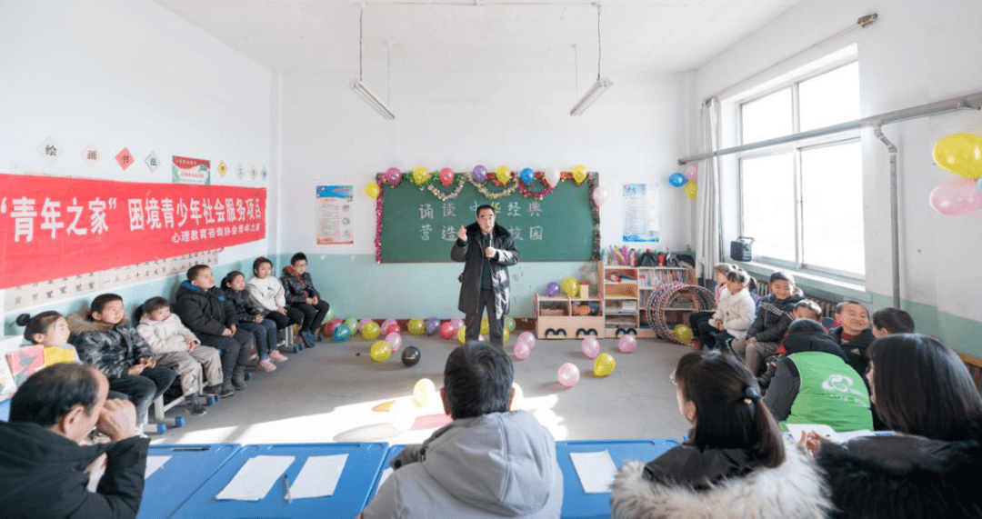 繁峙心理协会走进下浪涧小学开展“诵读中华经典 营造书香校园 ”朗诵角逐运动|英亚官网(图4)
繁峙心理协会走进下浪涧小学开展“诵读中华经典 营造书香校园 ”朗诵角逐运动|英亚官网(图4)