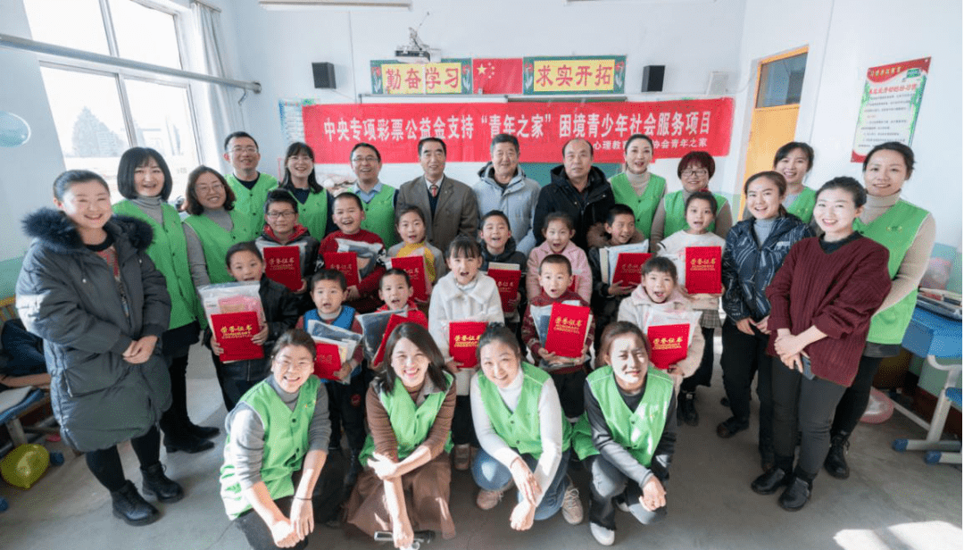 繁峙心理协会走进下浪涧小学开展“诵读中华经典 营造书香校园 ”朗诵角逐运动|英亚官网(图8)
繁峙心理协会走进下浪涧小学开展“诵读中华经典 营造书香校园 ”朗诵角逐运动|英亚官网(图8)