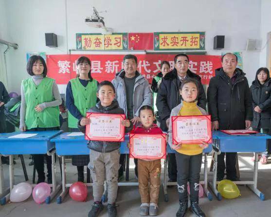 繁峙心理协会走进下浪涧小学开展“诵读中华经典 营造书香校园 ”朗诵角逐运动|英亚官网(图9)
繁峙心理协会走进下浪涧小学开展“诵读中华经典 营造书香校园 ”朗诵角逐运动|英亚官网(图9)